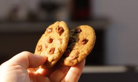 Saugos darbuotojų siaubas: žinokite šią taisyklę ir niekas nebegalės jūsų gėdinti dėl užkandžiavimo salėje!