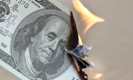 Juodoji skylė Centriniame banke: Rusijos rezervai dega tiesioginiame eteryje