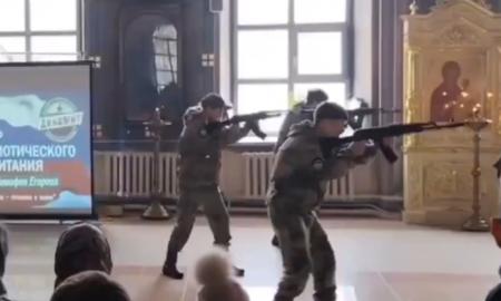 Kokia demonstracija Rusijoje! Ar pastebėsite šį tą keisto? (Video)