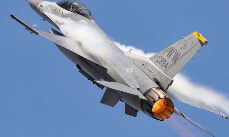 [ŽT] Vienas šūvis – viena „mirtis“: F-16 pademonstravo naują lazerinių raketų galią prieš Rusijos dronus (Video)