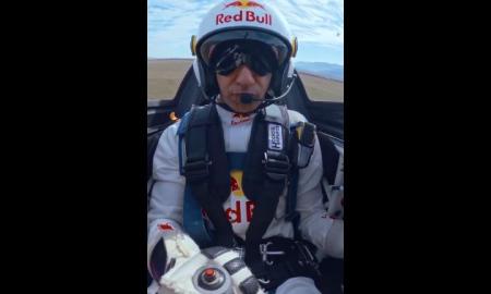 120 km/val. greičiu lekiantis traukinys tapo kilimo taku: pilotas atliko neįmanomą manevrą (Video)