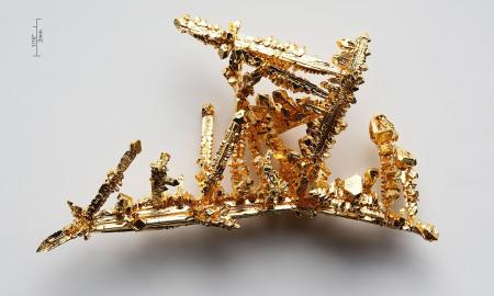 Viduramžių alchemikų svajonė išsipildė: laboratorijoje švinas virto auksu, bet yra vienas „bet“