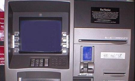 Po 22 val. prie bankomato – nė žingsnio: štai kodėl