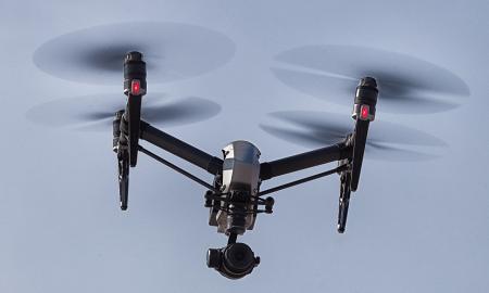 Masiškai krauna dronus į Rusiją. Tai ne Kinija. Kas tas „Pilkasis kardinolas“? 