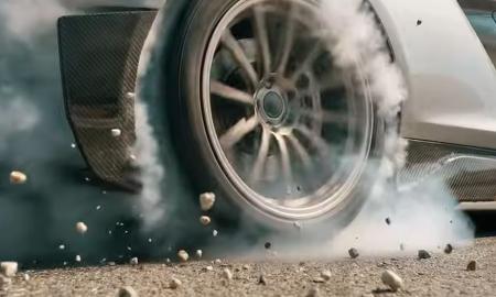 Mechaninė pavarų dėžė 2026-aisiais? Šis superautomobilis žada neįmanomą (Video) 