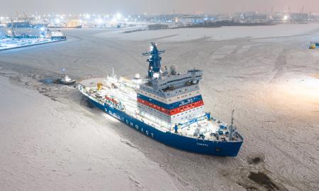 Baltijos jūroje. Netoli Estijos. Pasirodė galingas Rusijos ledlaužis