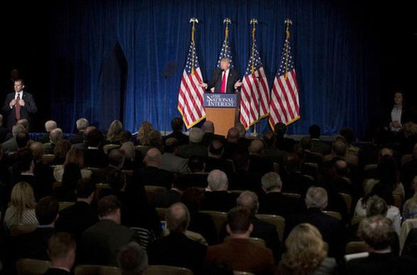 Respublikonų partijos kandidatas į prezidentus Donaldas Trumpas sako kalbą apie užsienio politiką viešbutyje „Mayflower“ 2016 m. balandžio 27 d. Vašingtone, Kolumbijos apygardoje.