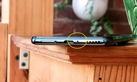 Kas yra ta maža skylutė jūsų išmaniajame telefone?