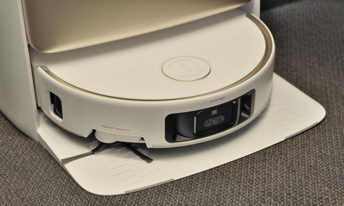 MOVA kelia kartelę: Robotas dulkių siurblys su AI, dar daugiau puikių valymo funkcijų, ir net dezinfekuoja save su UV šviesa! („MOVA V50 Ultra“ APŽVALGA)