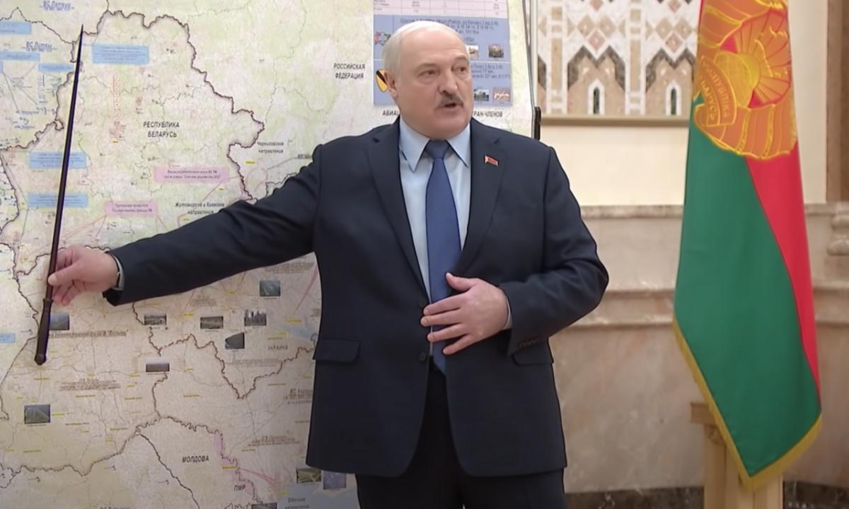 Zelenskis atskleidė savo pokalbį su Lukašenka. „Jis pats esą pasiūlė taikinį Baltarusijoje“