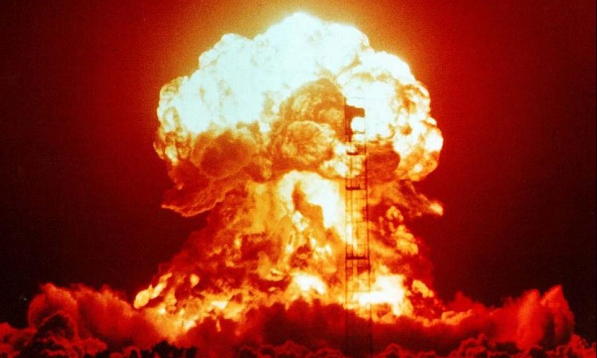 Pasaulis sulaikė kvapą: Rusija skelbia apie slaptą Britanijos ir Prancūzijos planą perduoti Kyjivui branduolinę bombą 