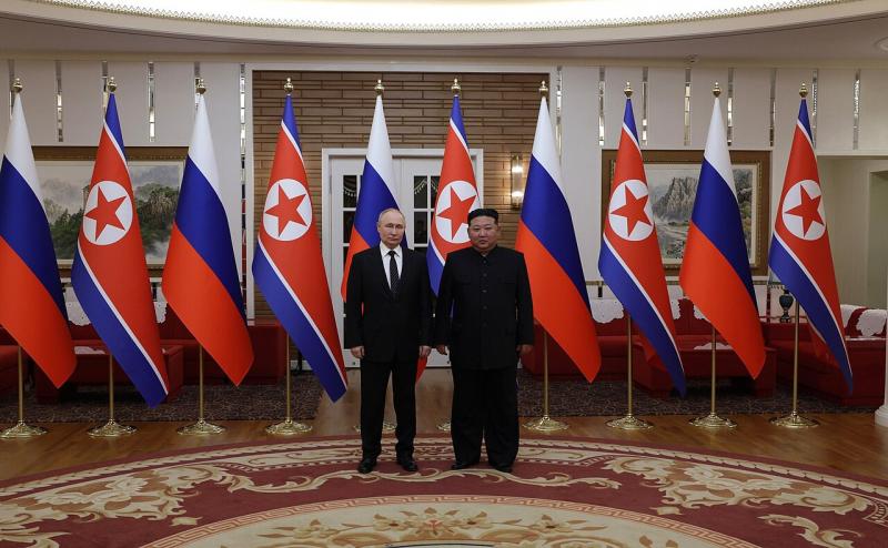 Su specialiais batais Putinas yra šiek tiek aukštesnis už Kim Jong Uną