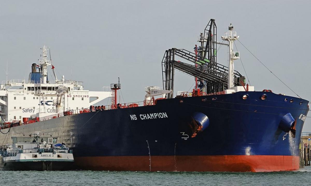 Žingsnis iki militarizuoto susidūrimo: slapti Rusijos tanklaiviai kerta Lamanšą. Ar tai virs jūrų karu? 