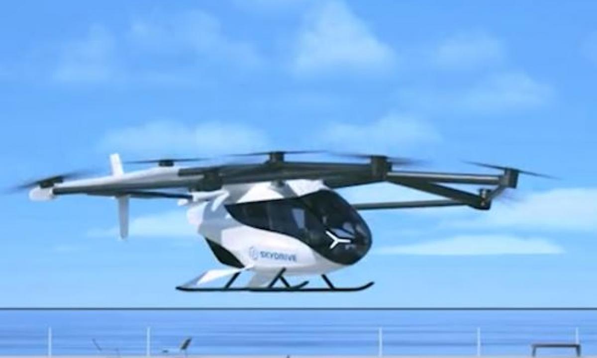 Vienu mygtuko paspaudimu – virš spūsčių: pamatykite, kaip atrodo pirmasis Japonijos skraidantis automobilis (Video)