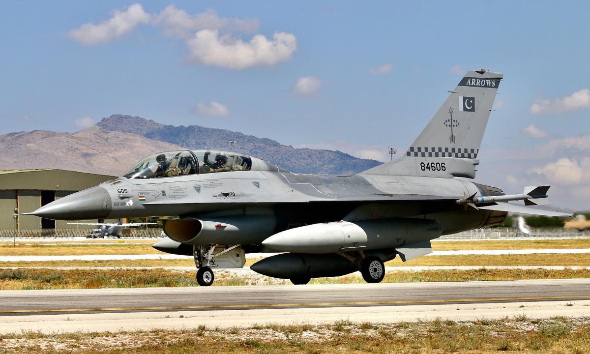 „Tai atviras karas!“ Tarp kaimynų įsiplieskė aršios kovos. Numušami naikintuvai. Kas dedasi? (VIDEO)