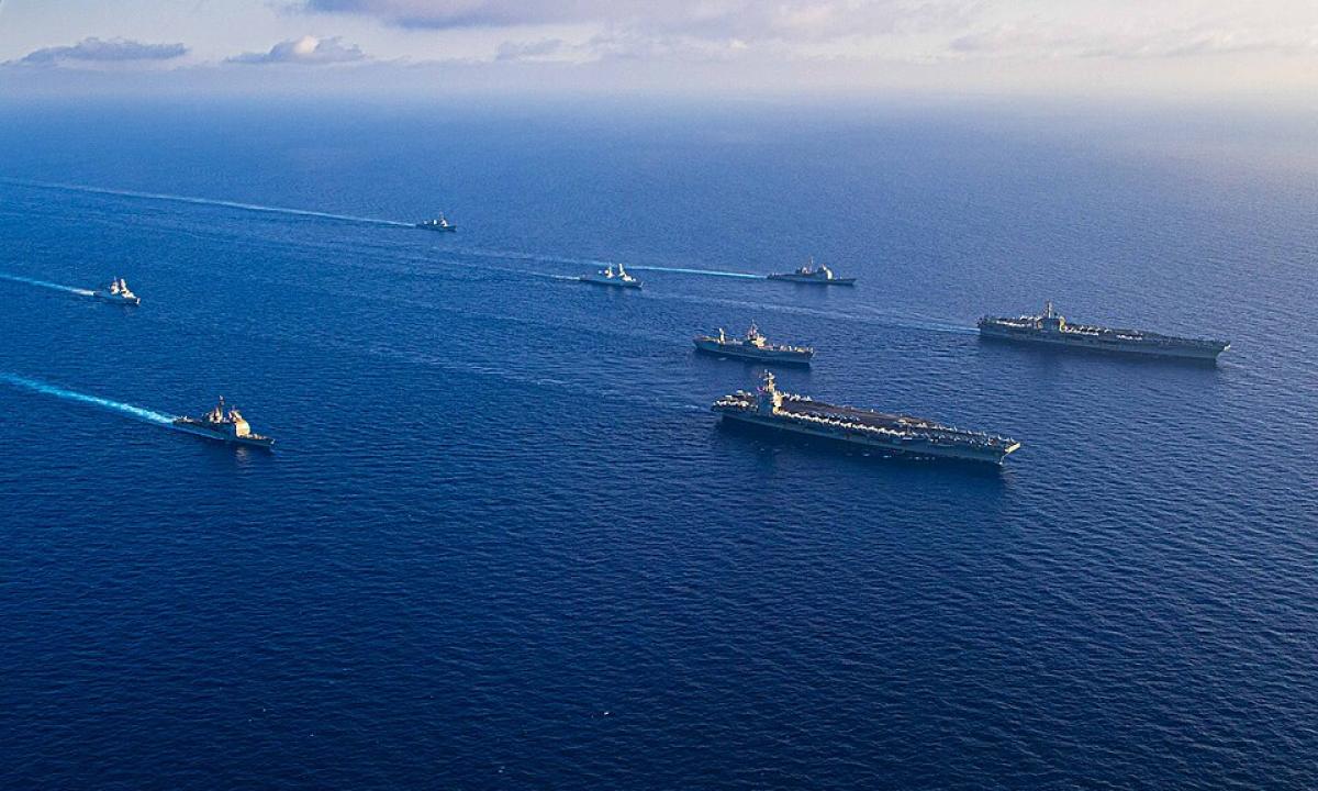 JAV milžinas plaukia viena kryptimi. Ne į Iraną