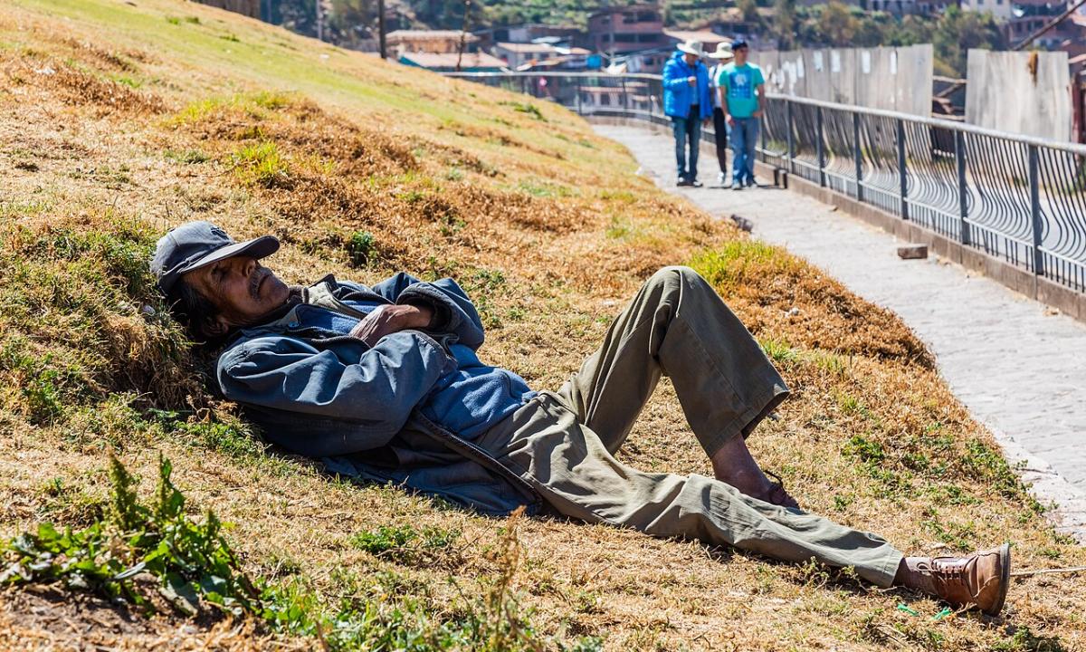 Viena maža stiklinė prieš miegą: šios sultys padės užmigti akimirksniu ir miegoti ilgiau