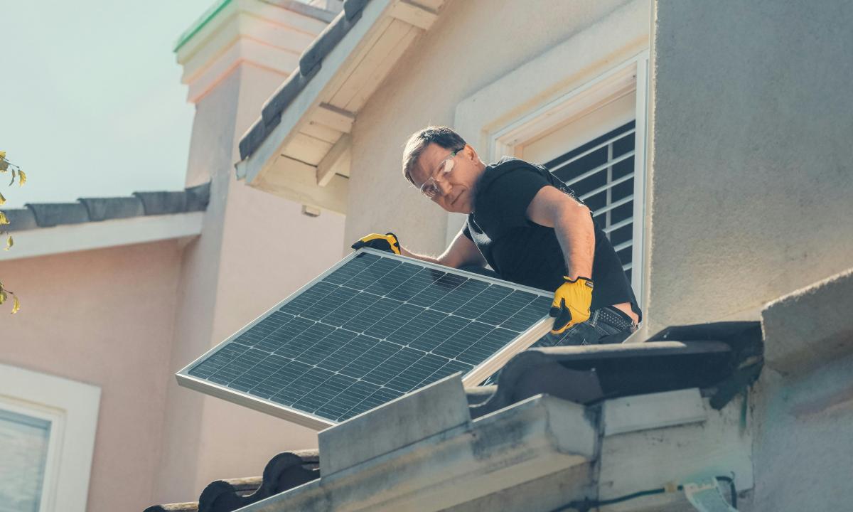 Jis įrengė saulės elementus savo balkone. Jis pralaimėjo teisme