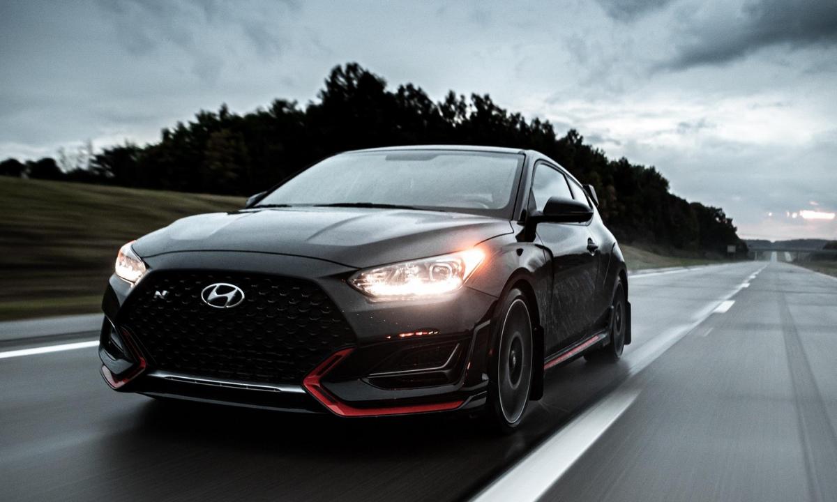 Jie jį įjungia, bet neteisingai. Vairuotojai šią klaidą su „posūkio signalu“ daro nuolat