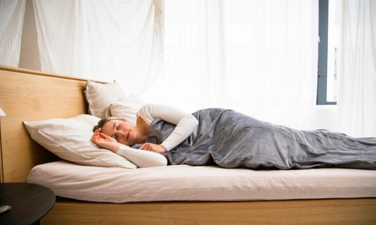 Gydytoja įspėjo prieš miegą nedaryti vienos klaidos: tai gali prišaukti insultą