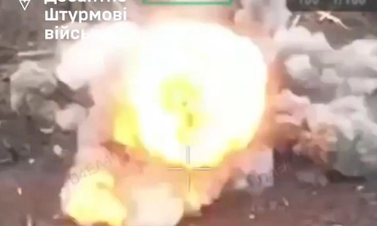 Bunkeris su rusais išlėkė į orą. Jie parodė, kaip reikia tą daryti (Video)