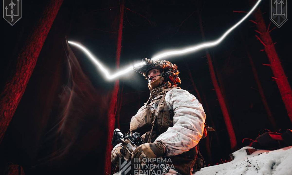 „Liko tik racijos, kabeliai ir balandžiai.“ Rusija prarado ugnies galią. Frontas braška