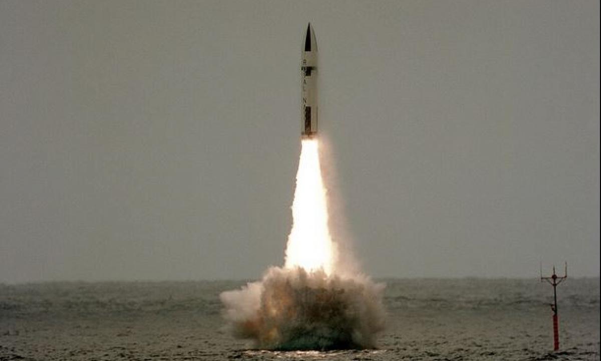 Atsakas Maskvai: Macronas ne tik didina bombų kiekį, bet ir tiesia „branduolinį skėtį“ virš Europos