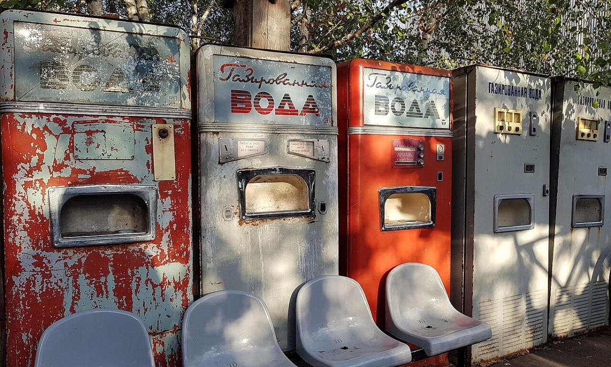 Kas išrado „gazirovkes“ SSRS? Kodėl žmonės gėrė iš vienos stiklinės ir nesirgo?