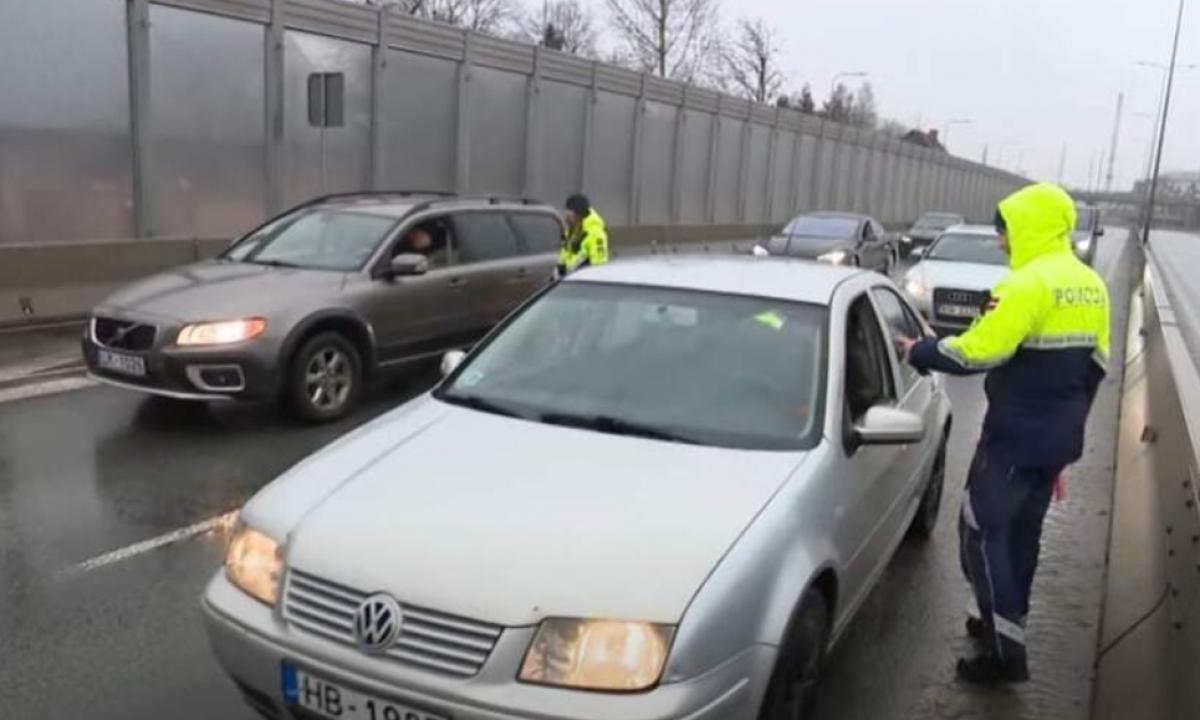 Pareigūnas paaiškino: kaip teisingai atsakyti į klausimą „Kodėl pažeidėte taisykles“ ir išvengti baudos