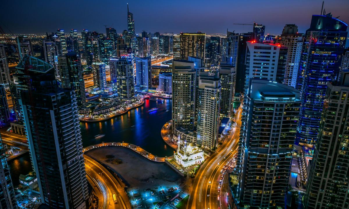 Postnaftos era Artimuosiuose Rytuose. Kaip viduramžių monarchijos kuria ateities miestus