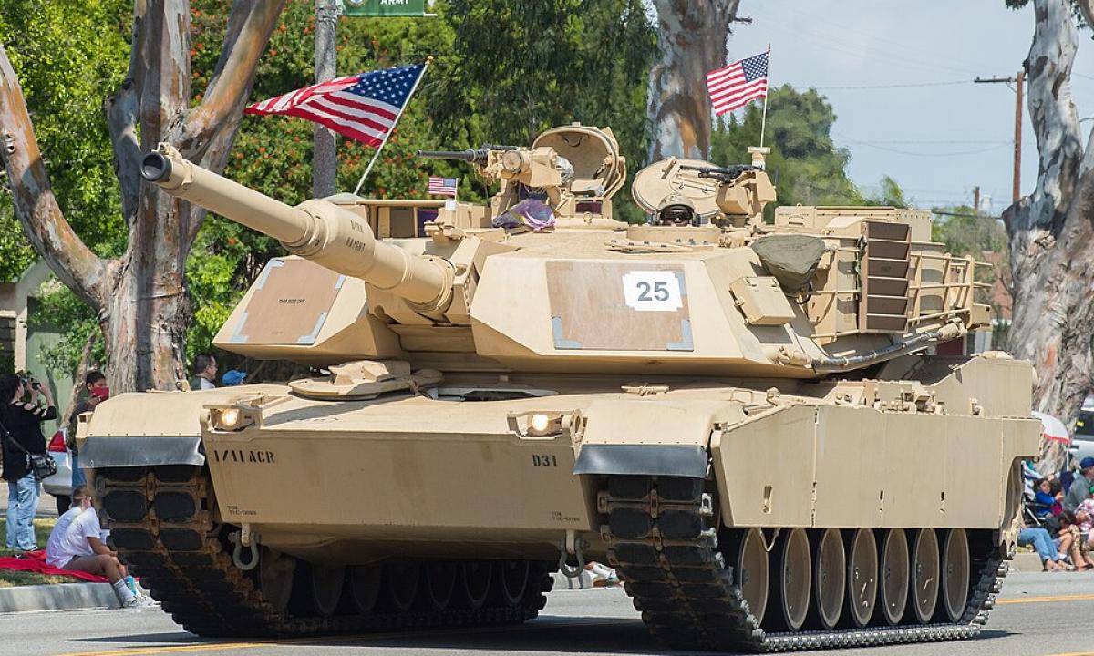 JAV armija turi didžiulę problemą su „Abrams“ tankais. Lenkija jų įsigijo 366