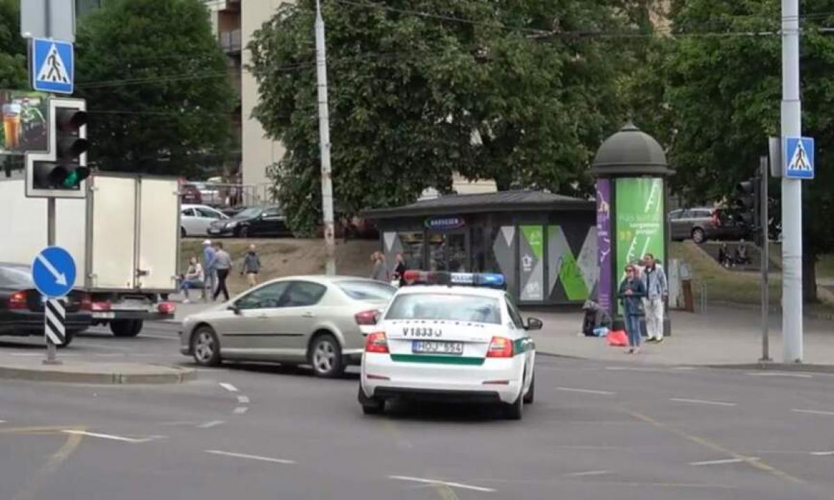 Sustabdė vidury kelio ir liepė tai padaryti – priežastis jus apstulbins