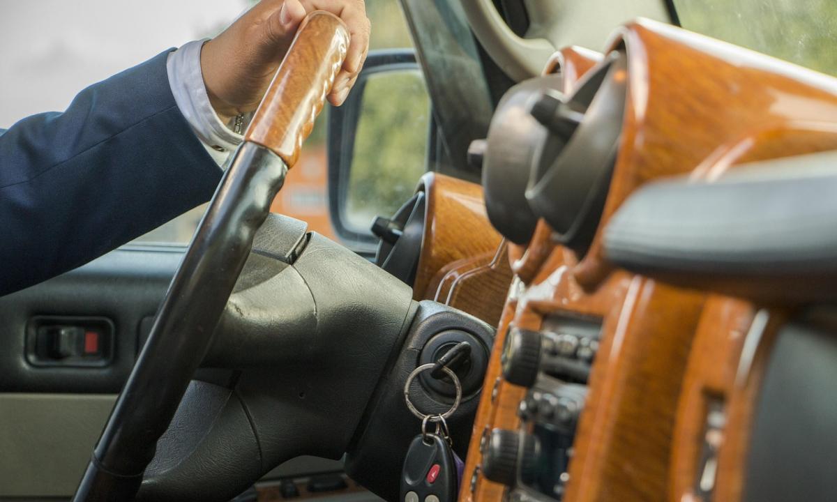 4000 € už 1 gestą?! Štai kaip vidurinis pirštas gali tave pasiųsti į finansinį nokautą