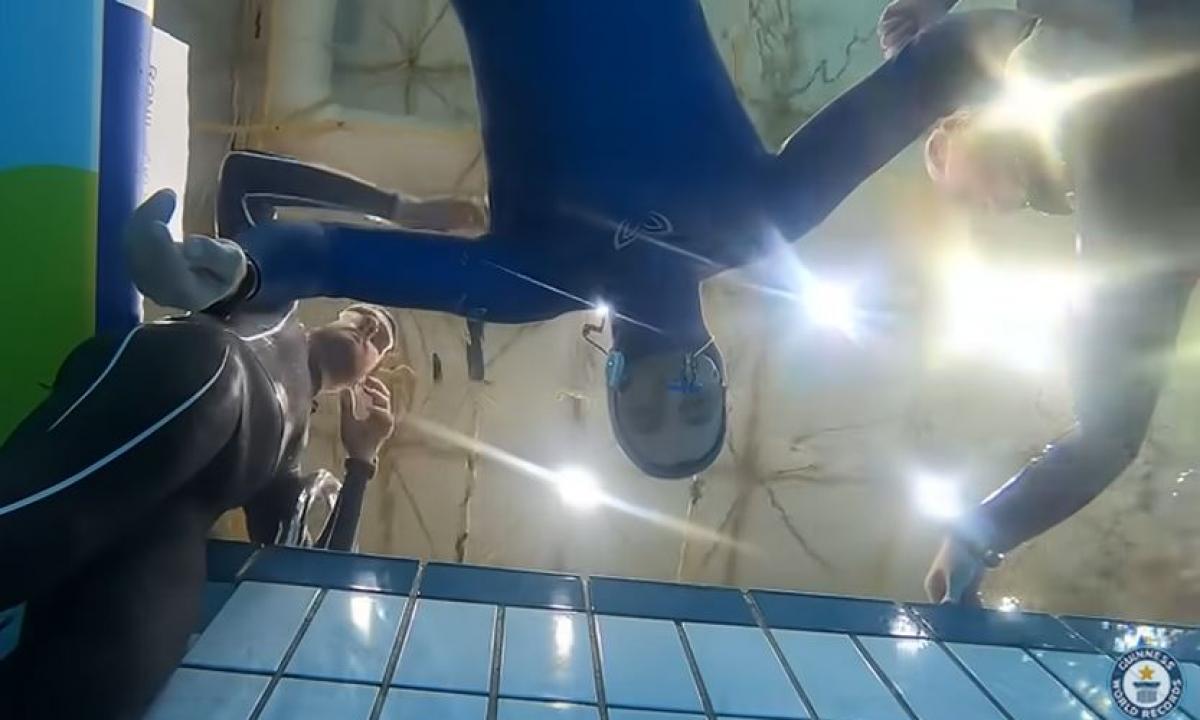 NEĮTIKĖTINA: Žmogus be oro išbuvo beveik pusvalandį – aplenkė delfinus ir šokiravo mokslininkus!