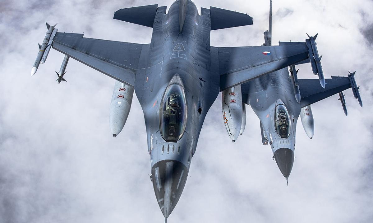 Ukrainos F-16 – be raketų. Kas vyksta?