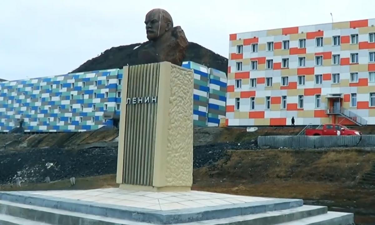 Jie ten vis dar garbina Leniną: vieta, kurioje laikas sustojo prieš 40 metų (Video)