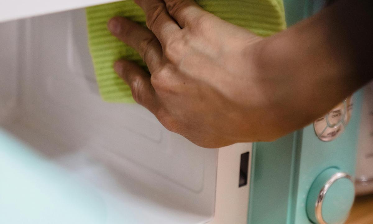 Du ingredientai ir viskas. Jūsų mikrobangų krosnelė pagaliau spindės