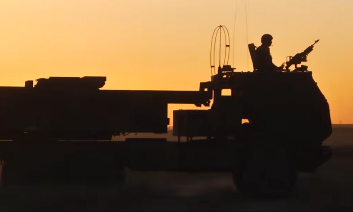 Jie nepasiruošę tokiam karui: Kodėl galingiausia pasaulio armija gali sulaužyti dantis į „trečiąją pagal patirtį“ jėgą? (Video)