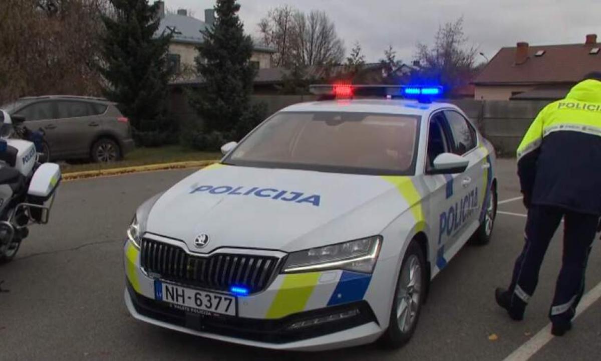  Gerai žinomas teisėsaugos pareigūnas man  „tyliai“ atskleidė, kodėl vairuotojai, kurie pateikia dokumentus tyloje,  greitai paleidžiami 