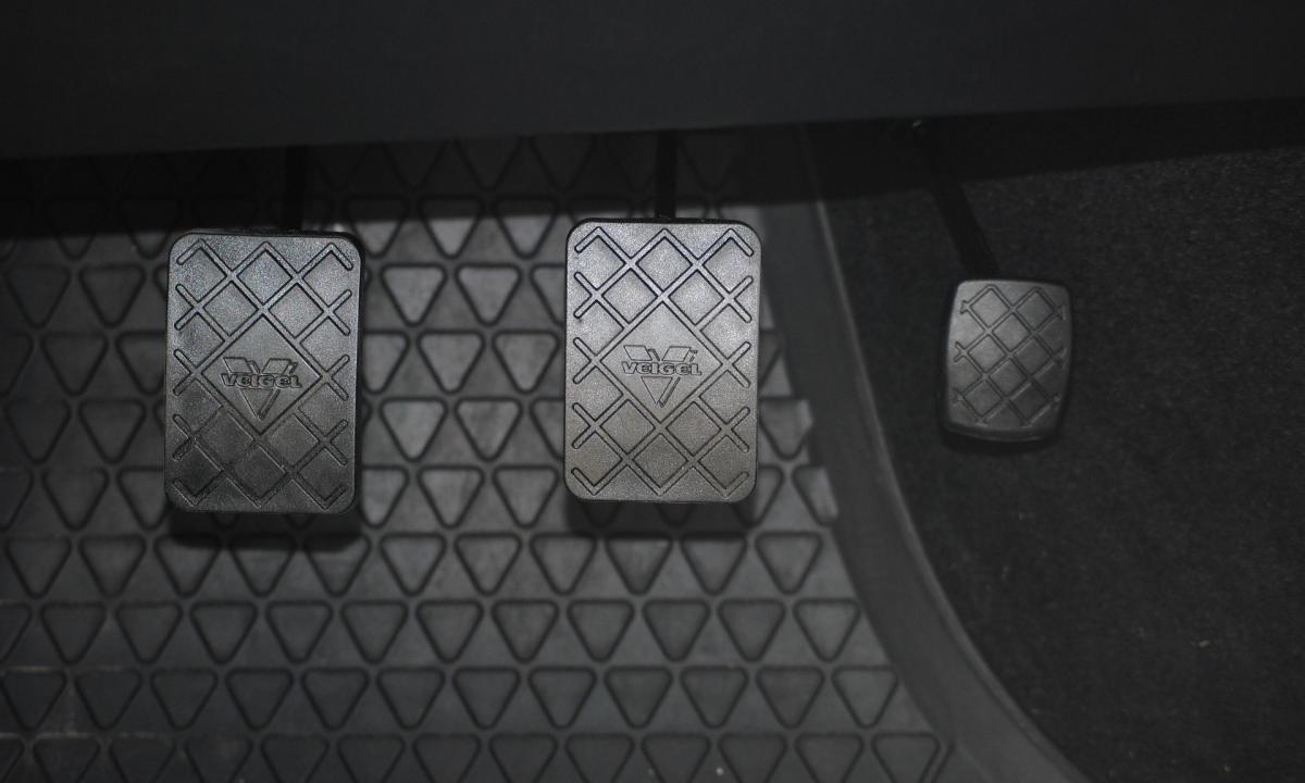 „Jūs nepatikėsite“: paslėpta žinutė, kurią jūsų gamintojas paliko ant stabdžių pedalo - ir kodėl turėtumėte ją perskaityti