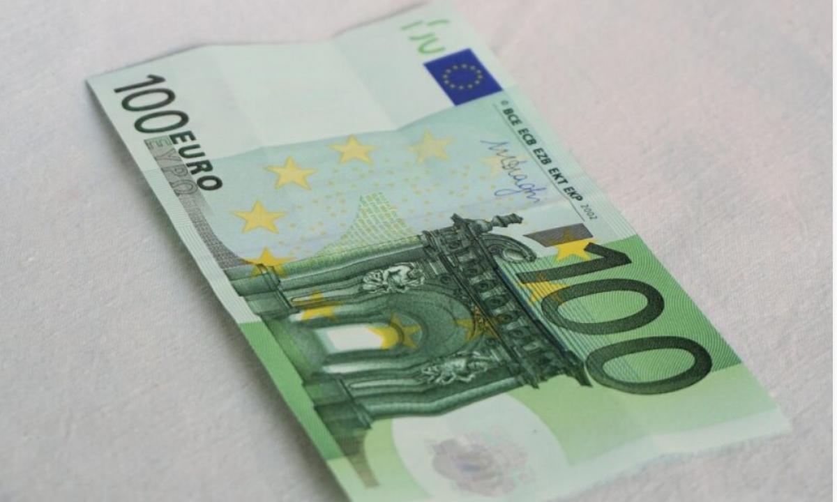 Viena turtingiausių valstybių liepia piliečiams skubiai kaupti banknotus: Kodėl kiekvienas namų ūkis dabar turi tapti „mažuoju banku“?