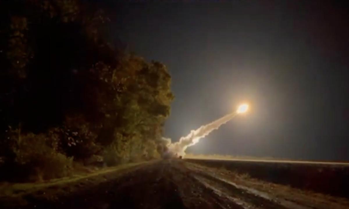 „Stebuklinga lazdelė“ pasirodė ten, kur jos neturėjo būti – režimo griūtis spartėja!