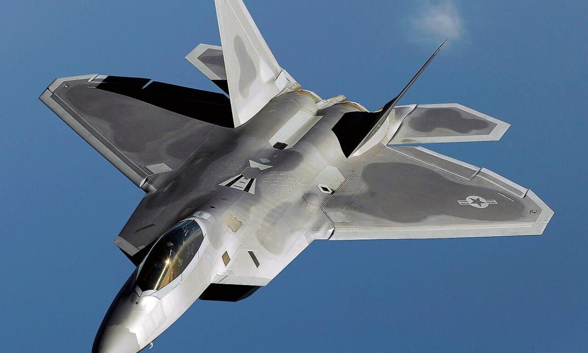 Kiekvienas JAV oro pajėgų pilotas tai turi vieną po savo sėdyne. Tai unikalu pasaulyje