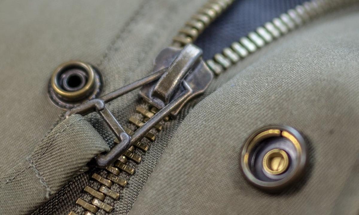 Strigti pradėjęs užtrauktukas – dar ne nuosprendis: paprasta namų smulkmena gali išgelbėti jūsų striukę