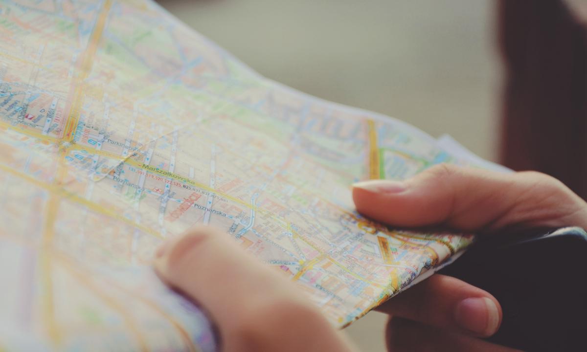 Rusai panikuoja. Iš lentynų dingsta popieriniai žemėlapiai ir laidiniai telefonai