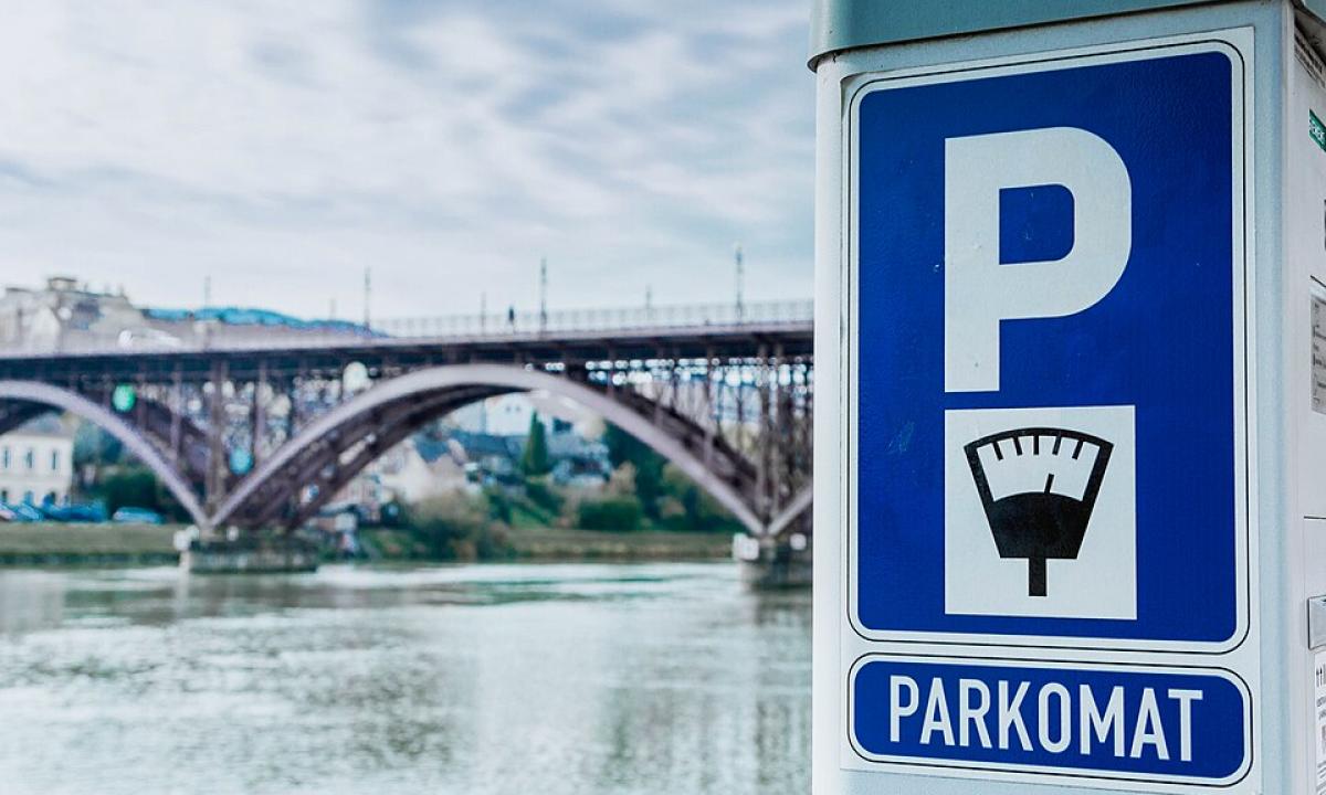 Parkavimo automatas turi paslėptą funkciją. Duoda nemokamą vietą. Vairuotojai tai naudoja kasdien