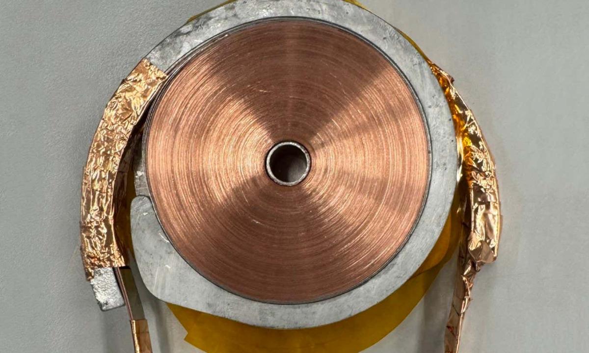 Mokslininkai sukūrė delne telpantį magnetą, kuris beveik prilygsta galingiausiems pasaulio magnetams