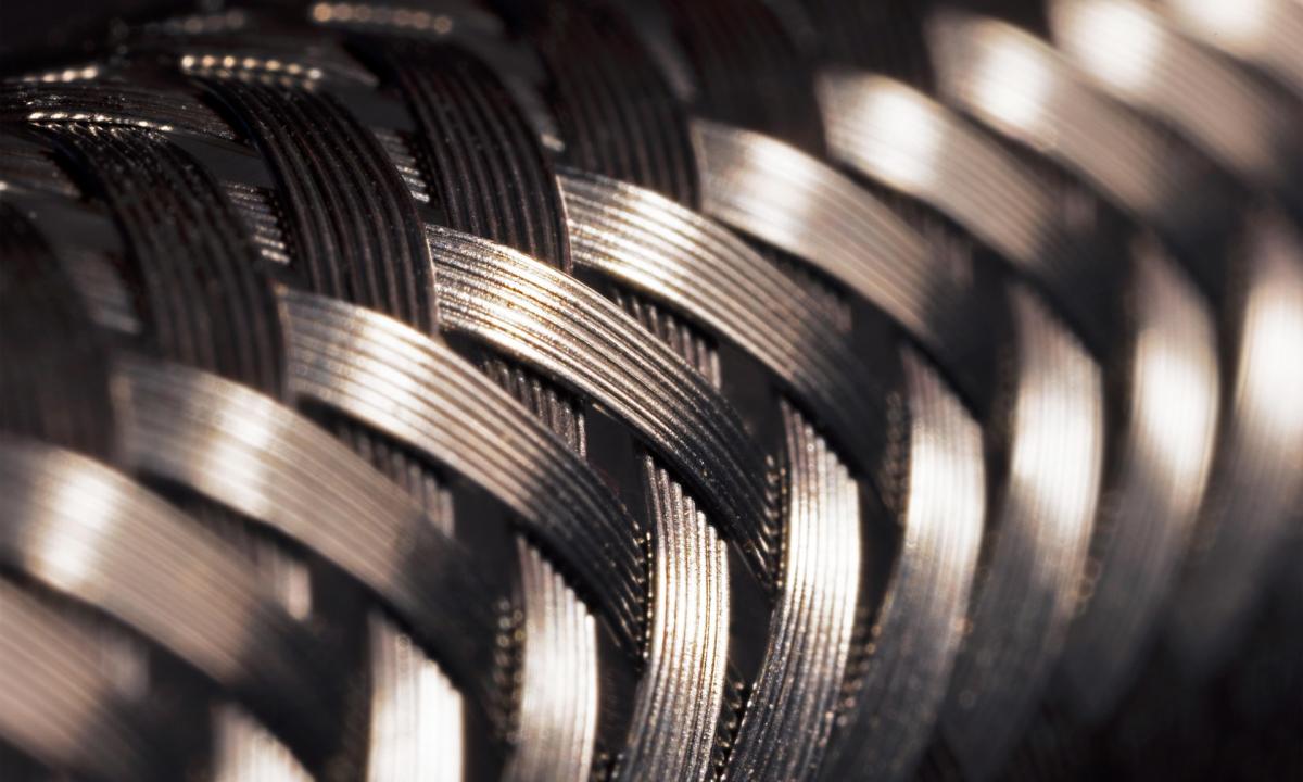 T1200 – plonesnis už plauką ir tvirtesnis už plieną. Jie sukūrė juodąjį auksą (Video)