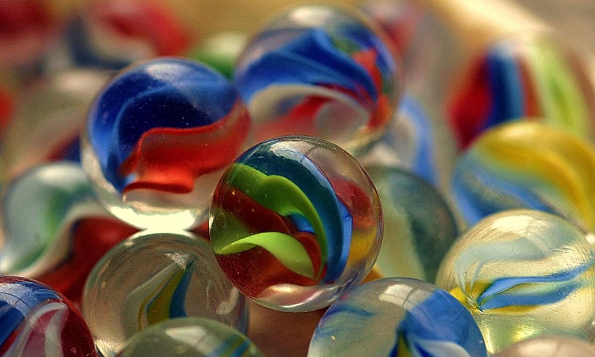 „Riedantis metalinis rutulys blokiniame name.“ Iš kur sklinda šis keistas garsas? (VIDEO)