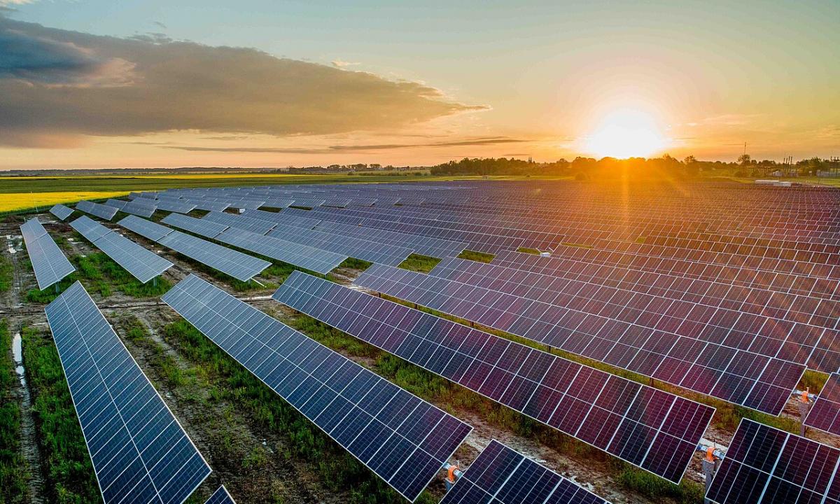 Panika dėl saulės baterijų: kodėl žmonės masiškai parduoda savo „žaliąsias elektrines“? 